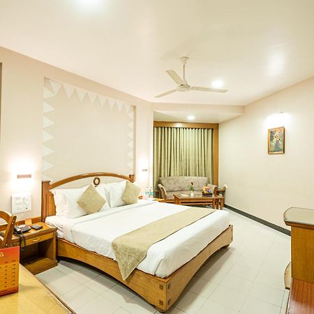 Hotel Mayura Rāipur Exterior foto